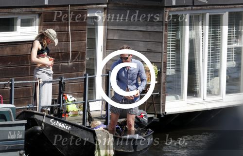Amsterdam 7 mei 2016 
Barry Atsma en Noortje Herlaar gaan varen samen met Barry zijn kinderen. Ze varen vanaf haar woonboot de amstel op.