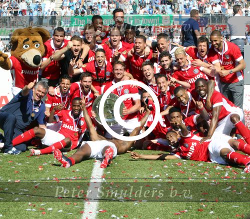 Zondag, 8 Mei 2016 PSV Landskampioen Seizoen 2015/2016
Maandag 9 Mei 2016 Huldinging op de platte kar