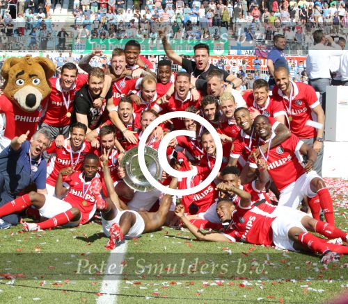 Zondag, 8 Mei 2016 PSV Landskampioen Seizoen 2015/2016
Maandag 9 Mei 2016 Huldinging op de platte kar