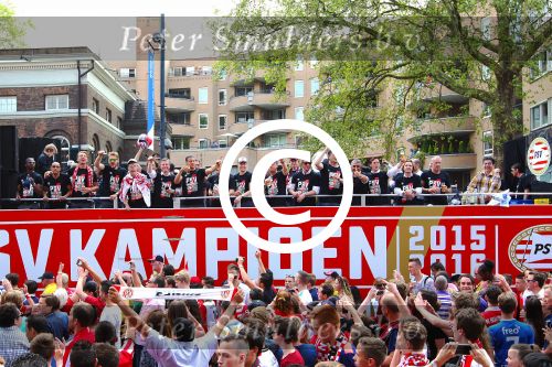 Zondag, 8 Mei 2016 PSV Landskampioen Seizoen 2015/2016
Maandag 9 Mei 2016 Huldinging op de platte kar
