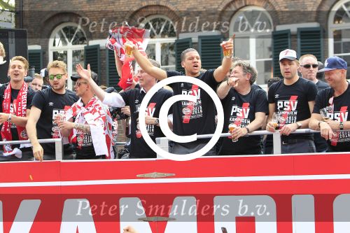 Zondag, 8 Mei 2016 PSV Landskampioen Seizoen 2015/2016
Maandag 9 Mei 2016 Huldinging op de platte kar