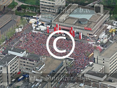 Eindhoven, 9 Mei 2016
PSV en dus de Eindhovenaren vieren het landskampioenschap
Stadhuisplein, Markt, Jan van Lieshoutstraat, Vestdijk