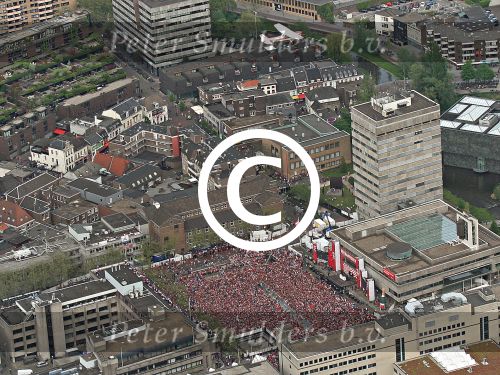 Eindhoven, 9 Mei 2016
PSV en dus de Eindhovenaren vieren het landskampioenschap
Stadhuisplein, Markt, Jan van Lieshoutstraat, Vestdijk