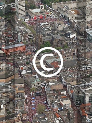 Eindhoven, 9 Mei 2016
PSV en dus de Eindhovenaren vieren het landskampioenschap
Stadhuisplein, Markt, Jan van Lieshoutstraat, Vestdijk