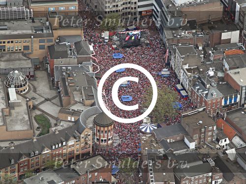 Eindhoven, 9 Mei 2016
PSV en dus de Eindhovenaren vieren het landskampioenschap
Stadhuisplein, Markt, Jan van Lieshoutstraat, Vestdijk