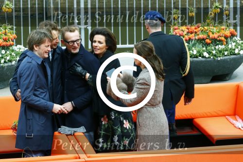Zwolle 27 april 2016
Koningsdag in Zwolle met Koning Willem Alexander Koningin Maxima Prinses Amalia Ariane Alexia Prins Constantijn Prinses Laurentien Prins Maurits Prinses Marilene Prins Bernhard Prinses Annette Prins Pieter Christiaan Prinses Anita Prins Floris en Prinses Aimee.