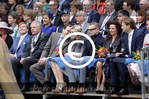 Zwolle 27 april 2016
Koningsdag in Zwolle met Koning Willem Alexander Koningin Maxima Prinses Amalia Ariane Alexia Prins Constantijn Prinses Laurentien Prins Maurits Prinses Marilene Prins Bernhard Prinses Annette Prins Pieter Christiaan Prinses Anita Prins Floris en Prinses Aimee.