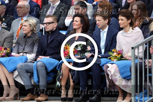 Zwolle 27 april 2016
Koningsdag in Zwolle met Koning Willem Alexander Koningin Maxima Prinses Amalia Ariane Alexia Prins Constantijn Prinses Laurentien Prins Maurits Prinses Marilene Prins Bernhard Prinses Annette Prins Pieter Christiaan Prinses Anita Prins Floris en Prinses Aimee.