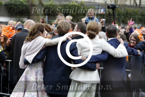 Zwolle 27 april 2016
Koningsdag in Zwolle met Koning Willem Alexander Koningin Maxima Prinses Amalia Ariane Alexia Prins Constantijn Prinses Laurentien Prins Maurits Prinses Marilene Prins Bernhard Prinses Annette Prins Pieter Christiaan Prinses Anita Prins Floris en Prinses Aimee.