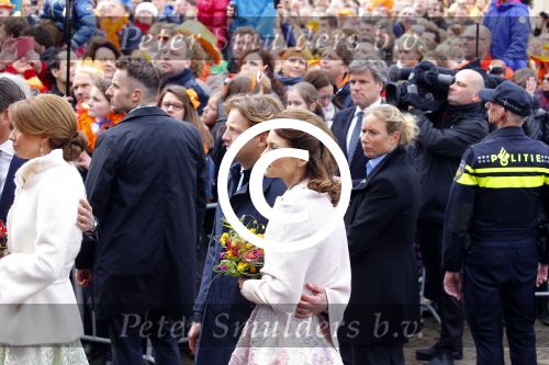 Zwolle 27 april 2016
Koningsdag in Zwolle met Koning Willem Alexander Koningin Maxima Prinses Amalia Ariane Alexia Prins Constantijn Prinses Laurentien Prins Maurits Prinses Marilene Prins Bernhard Prinses Annette Prins Pieter Christiaan Prinses Anita Prins Floris en Prinses Aimee.