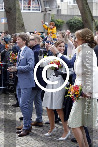 Zwolle 27 april 2016
Koningsdag in Zwolle met Koning Willem Alexander Koningin Maxima Prinses Amalia Ariane Alexia Prins Constantijn Prinses Laurentien Prins Maurits Prinses Marilene Prins Bernhard Prinses Annette Prins Pieter Christiaan Prinses Anita Prins Floris en Prinses Aimee.