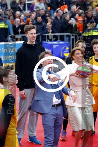 Zwolle 27 april 2016
Koningsdag in Zwolle met Koning Willem Alexander Koningin Maxima Prinses Amalia Ariane Alexia Prins Constantijn Prinses Laurentien Prins Maurits Prinses Marilene Prins Bernhard Prinses Annette Prins Pieter Christiaan Prinses Anita Prins Floris en Prinses Aimee.