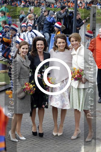 Zwolle 27 april 2016
Koningsdag in Zwolle met Koning Willem Alexander Koningin Maxima Prinses Amalia Ariane Alexia Prins Constantijn Prinses Laurentien Prins Maurits Prinses Marilene Prins Bernhard Prinses Annette Prins Pieter Christiaan Prinses Anita Prins Floris en Prinses Aimee.