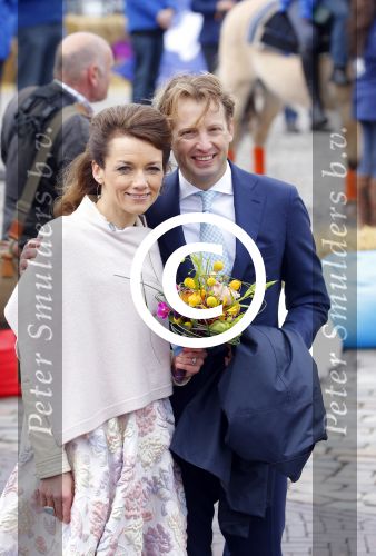 Zwolle 27 april 2016
Koningsdag in Zwolle met Koning Willem Alexander Koningin Maxima Prinses Amalia Ariane Alexia Prins Constantijn Prinses Laurentien Prins Maurits Prinses Marilene Prins Bernhard Prinses Annette Prins Pieter Christiaan Prinses Anita Prins Floris en Prinses Aimee.