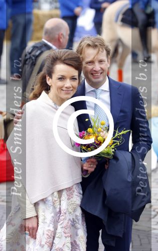 Zwolle 27 april 2016
Koningsdag in Zwolle met Koning Willem Alexander Koningin Maxima Prinses Amalia Ariane Alexia Prins Constantijn Prinses Laurentien Prins Maurits Prinses Marilene Prins Bernhard Prinses Annette Prins Pieter Christiaan Prinses Anita Prins Floris en Prinses Aimee.