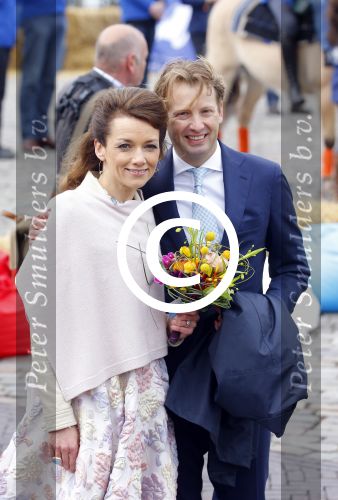 Zwolle 27 april 2016
Koningsdag in Zwolle met Koning Willem Alexander Koningin Maxima Prinses Amalia Ariane Alexia Prins Constantijn Prinses Laurentien Prins Maurits Prinses Marilene Prins Bernhard Prinses Annette Prins Pieter Christiaan Prinses Anita Prins Floris en Prinses Aimee.