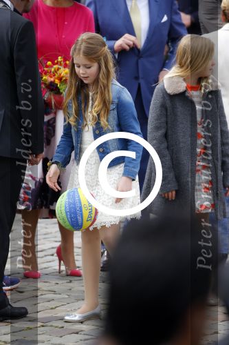 Zwolle 27 april 2016
Koningsdag in Zwolle met Koning Willem Alexander Koningin Maxima Prinses Amalia Ariane Alexia Prins Constantijn Prinses Laurentien Prins Maurits Prinses Marilene Prins Bernhard Prinses Annette Prins Pieter Christiaan Prinses Anita Prins Floris en Prinses Aimee.