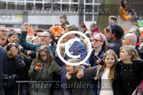 Zwolle 27 april 2016
Koningsdag in Zwolle met Koning Willem Alexander Koningin Maxima Prinses Amalia Ariane Alexia Prins Constantijn Prinses Laurentien Prins Maurits Prinses Marilene Prins Bernhard Prinses Annette Prins Pieter Christiaan Prinses Anita Prins Floris en Prinses Aimee.