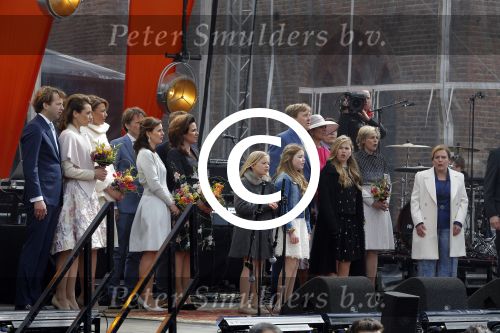 Zwolle 27 april 2016
Koningsdag in Zwolle met Koning Willem Alexander Koningin Maxima Prinses Amalia Ariane Alexia Prins Constantijn Prinses Laurentien Prins Maurits Prinses Marilene Prins Bernhard Prinses Annette Prins Pieter Christiaan Prinses Anita Prins Floris en Prinses Aimee.