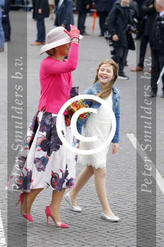 Zwolle 27 april 2016
Koningsdag in Zwolle met Koning Willem Alexander Koningin Maxima Prinses Amalia Ariane Alexia Prins Constantijn Prinses Laurentien Prins Maurits Prinses Marilene Prins Bernhard Prinses Annette Prins Pieter Christiaan Prinses Anita Prins Floris en Prinses Aimee.