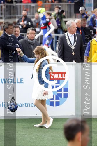 Zwolle 27 april 2016
Koningsdag in Zwolle met Koning Willem Alexander Koningin Maxima Prinses Amalia Ariane Alexia Prins Constantijn Prinses Laurentien Prins Maurits Prinses Marilene Prins Bernhard Prinses Annette Prins Pieter Christiaan Prinses Anita Prins Floris en Prinses Aimee.
