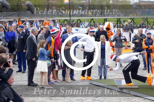 Zwolle 27 april 2016
Koningsdag in Zwolle met Koning Willem Alexander Koningin Maxima Prinses Amalia Ariane Alexia Prins Constantijn Prinses Laurentien Prins Maurits Prinses Marilene Prins Bernhard Prinses Annette Prins Pieter Christiaan Prinses Anita Prins Floris en Prinses Aimee.