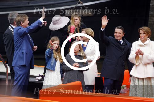 Zwolle 27 april 2016
Koningsdag in Zwolle met Koning Willem Alexander Koningin Maxima Prinses Amalia Ariane Alexia Prins Constantijn Prinses Laurentien Prins Maurits Prinses Marilene Prins Bernhard Prinses Annette Prins Pieter Christiaan Prinses Anita Prins Floris en Prinses Aimee.