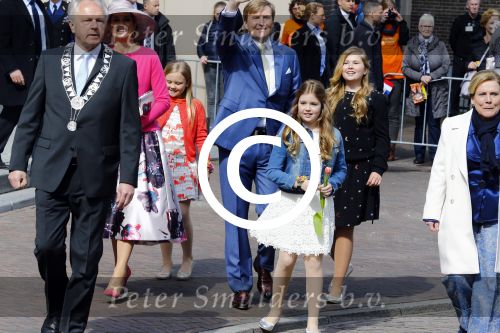 Zwolle 27 april 2016
Koningsdag in Zwolle met Koning Willem Alexander Koningin Maxima Prinses Amalia Ariane Alexia Prins Constantijn Prinses Laurentien Prins Maurits Prinses Marilene Prins Bernhard Prinses Annette Prins Pieter Christiaan Prinses Anita Prins Floris en Prinses Aimee.