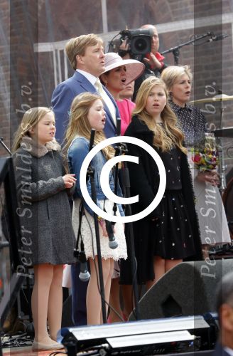 Zwolle 27 april 2016
Koningsdag in Zwolle met Koning Willem Alexander Koningin Maxima Prinses Amalia Ariane Alexia Prins Constantijn Prinses Laurentien Prins Maurits Prinses Marilene Prins Bernhard Prinses Annette Prins Pieter Christiaan Prinses Anita Prins Floris en Prinses Aimee.