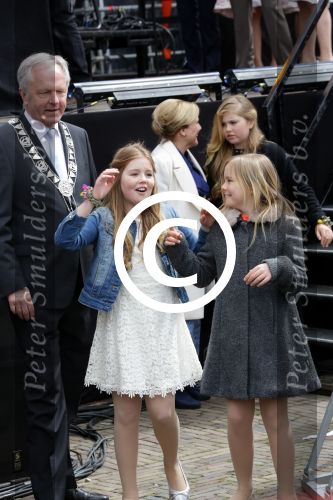 Zwolle 27 april 2016
Koningsdag in Zwolle met Koning Willem Alexander Koningin Maxima Prinses Amalia Ariane Alexia Prins Constantijn Prinses Laurentien Prins Maurits Prinses Marilene Prins Bernhard Prinses Annette Prins Pieter Christiaan Prinses Anita Prins Floris en Prinses Aimee.