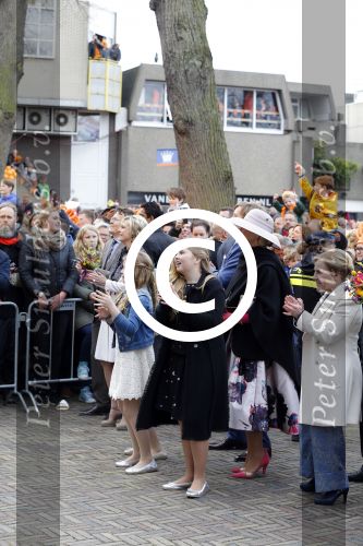 Zwolle 27 april 2016
Koningsdag in Zwolle met Koning Willem Alexander Koningin Maxima Prinses Amalia Ariane Alexia Prins Constantijn Prinses Laurentien Prins Maurits Prinses Marilene Prins Bernhard Prinses Annette Prins Pieter Christiaan Prinses Anita Prins Floris en Prinses Aimee.