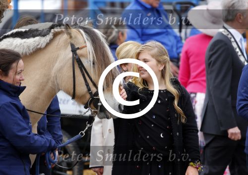 Zwolle 27 april 2016
Koningsdag in Zwolle met Koning Willem Alexander Koningin Maxima Prinses Amalia Ariane Alexia Prins Constantijn Prinses Laurentien Prins Maurits Prinses Marilene Prins Bernhard Prinses Annette Prins Pieter Christiaan Prinses Anita Prins Floris en Prinses Aimee.