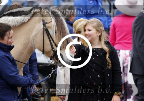 Zwolle 27 april 2016
Koningsdag in Zwolle met Koning Willem Alexander Koningin Maxima Prinses Amalia Ariane Alexia Prins Constantijn Prinses Laurentien Prins Maurits Prinses Marilene Prins Bernhard Prinses Annette Prins Pieter Christiaan Prinses Anita Prins Floris en Prinses Aimee.