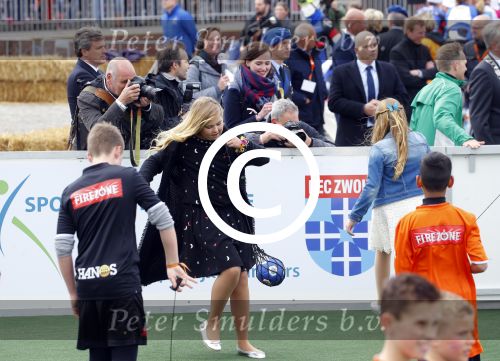 Zwolle 27 april 2016
Koningsdag in Zwolle met Koning Willem Alexander Koningin Maxima Prinses Amalia Ariane Alexia Prins Constantijn Prinses Laurentien Prins Maurits Prinses Marilene Prins Bernhard Prinses Annette Prins Pieter Christiaan Prinses Anita Prins Floris en Prinses Aimee.