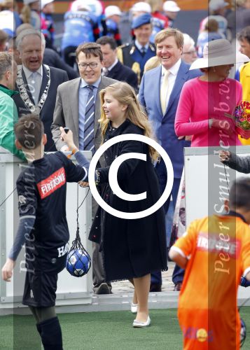 Zwolle 27 april 2016
Koningsdag in Zwolle met Koning Willem Alexander Koningin Maxima Prinses Amalia Ariane Alexia Prins Constantijn Prinses Laurentien Prins Maurits Prinses Marilene Prins Bernhard Prinses Annette Prins Pieter Christiaan Prinses Anita Prins Floris en Prinses Aimee.