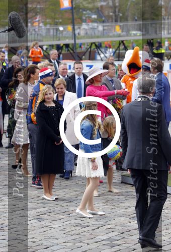 Zwolle 27 april 2016
Koningsdag in Zwolle met Koning Willem Alexander Koningin Maxima Prinses Amalia Ariane Alexia Prins Constantijn Prinses Laurentien Prins Maurits Prinses Marilene Prins Bernhard Prinses Annette Prins Pieter Christiaan Prinses Anita Prins Floris en Prinses Aimee.
