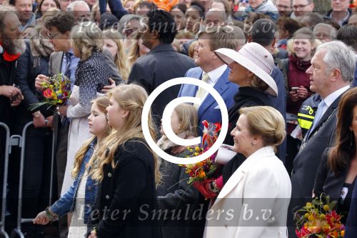 Zwolle 27 april 2016
Koningsdag in Zwolle met Koning Willem Alexander Koningin Maxima Prinses Amalia Ariane Alexia Prins Constantijn Prinses Laurentien Prins Maurits Prinses Marilene Prins Bernhard Prinses Annette Prins Pieter Christiaan Prinses Anita Prins Floris en Prinses Aimee.
