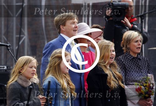 Zwolle 27 april 2016
Koningsdag in Zwolle met Koning Willem Alexander Koningin Maxima Prinses Amalia Ariane Alexia Prins Constantijn Prinses Laurentien Prins Maurits Prinses Marilene Prins Bernhard Prinses Annette Prins Pieter Christiaan Prinses Anita Prins Floris en Prinses Aimee.