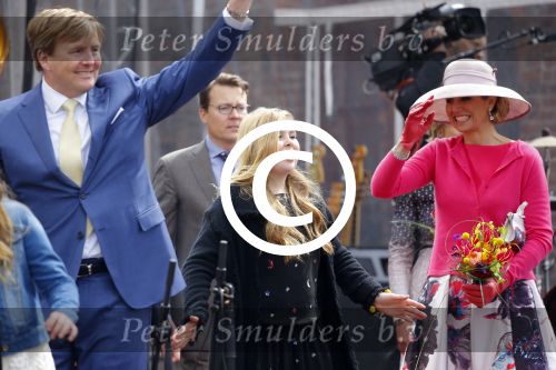 Zwolle 27 april 2016
Koningsdag in Zwolle met Koning Willem Alexander Koningin Maxima Prinses Amalia Ariane Alexia Prins Constantijn Prinses Laurentien Prins Maurits Prinses Marilene Prins Bernhard Prinses Annette Prins Pieter Christiaan Prinses Anita Prins Floris en Prinses Aimee.