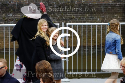 Zwolle 27 april 2016
Koningsdag in Zwolle met Koning Willem Alexander Koningin Maxima Prinses Amalia Ariane Alexia Prins Constantijn Prinses Laurentien Prins Maurits Prinses Marilene Prins Bernhard Prinses Annette Prins Pieter Christiaan Prinses Anita Prins Floris en Prinses Aimee.