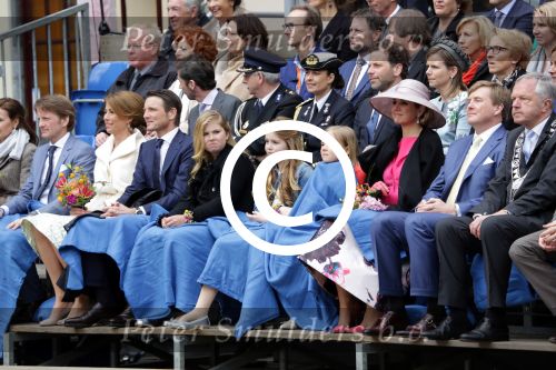 Zwolle 27 april 2016
Koningsdag in Zwolle met Koning Willem Alexander Koningin Maxima Prinses Amalia Ariane Alexia Prins Constantijn Prinses Laurentien Prins Maurits Prinses Marilene Prins Bernhard Prinses Annette Prins Pieter Christiaan Prinses Anita Prins Floris en Prinses Aimee.