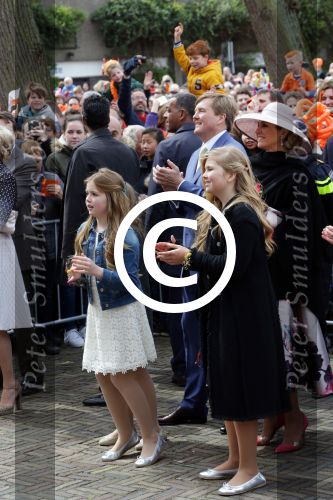 Zwolle 27 april 2016
Koningsdag in Zwolle met Koning Willem Alexander Koningin Maxima Prinses Amalia Ariane Alexia Prins Constantijn Prinses Laurentien Prins Maurits Prinses Marilene Prins Bernhard Prinses Annette Prins Pieter Christiaan Prinses Anita Prins Floris en Prinses Aimee.