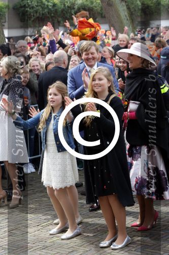 Zwolle 27 april 2016
Koningsdag in Zwolle met Koning Willem Alexander Koningin Maxima Prinses Amalia Ariane Alexia Prins Constantijn Prinses Laurentien Prins Maurits Prinses Marilene Prins Bernhard Prinses Annette Prins Pieter Christiaan Prinses Anita Prins Floris en Prinses Aimee.