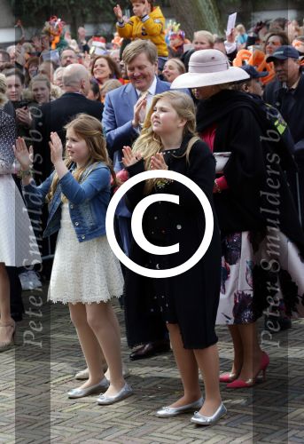 Zwolle 27 april 2016
Koningsdag in Zwolle met Koning Willem Alexander Koningin Maxima Prinses Amalia Ariane Alexia Prins Constantijn Prinses Laurentien Prins Maurits Prinses Marilene Prins Bernhard Prinses Annette Prins Pieter Christiaan Prinses Anita Prins Floris en Prinses Aimee.