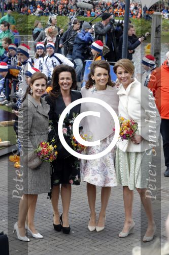 Zwolle 27 april 2016
Koningsdag in Zwolle met Koning Willem Alexander Koningin Maxima Prinses Amalia Ariane Alexia Prins Constantijn Prinses Laurentien Prins Maurits Prinses Marilene Prins Bernhard Prinses Annette Prins Pieter Christiaan Prinses Anita Prins Floris en Prinses Aimee.