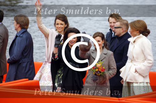 Zwolle 27 april 2016
Koningsdag in Zwolle met Koning Willem Alexander Koningin Maxima Prinses Amalia Ariane Alexia Prins Constantijn Prinses Laurentien Prins Maurits Prinses Marilene Prins Bernhard Prinses Annette Prins Pieter Christiaan Prinses Anita Prins Floris en Prinses Aimee.