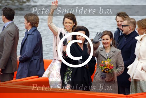 Zwolle 27 april 2016
Koningsdag in Zwolle met Koning Willem Alexander Koningin Maxima Prinses Amalia Ariane Alexia Prins Constantijn Prinses Laurentien Prins Maurits Prinses Marilene Prins Bernhard Prinses Annette Prins Pieter Christiaan Prinses Anita Prins Floris en Prinses Aimee.
