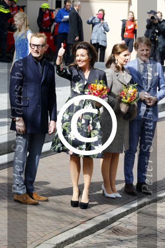 Zwolle 27 april 2016
Koningsdag in Zwolle met Koning Willem Alexander Koningin Maxima Prinses Amalia Ariane Alexia Prins Constantijn Prinses Laurentien Prins Maurits Prinses Marilene Prins Bernhard Prinses Annette Prins Pieter Christiaan Prinses Anita Prins Floris en Prinses Aimee.