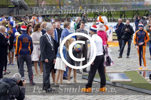 Zwolle 27 april 2016
Koningsdag in Zwolle met Koning Willem Alexander Koningin Maxima Prinses Amalia Ariane Alexia Prins Constantijn Prinses Laurentien Prins Maurits Prinses Marilene Prins Bernhard Prinses Annette Prins Pieter Christiaan Prinses Anita Prins Floris en Prinses Aimee.