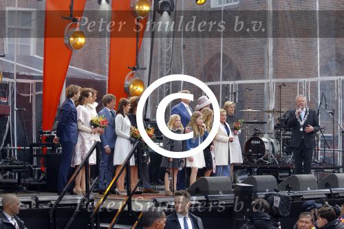 Zwolle 27 april 2016
Koningsdag in Zwolle met Koning Willem Alexander Koningin Maxima Prinses Amalia Ariane Alexia Prins Constantijn Prinses Laurentien Prins Maurits Prinses Marilene Prins Bernhard Prinses Annette Prins Pieter Christiaan Prinses Anita Prins Floris en Prinses Aimee.